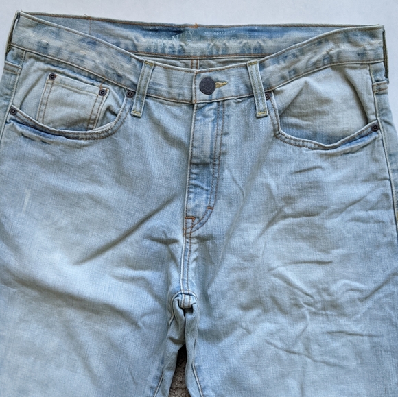 Old Navy Famous Light Wash Distressed Jeans 34x30 - Picture 3 of 12